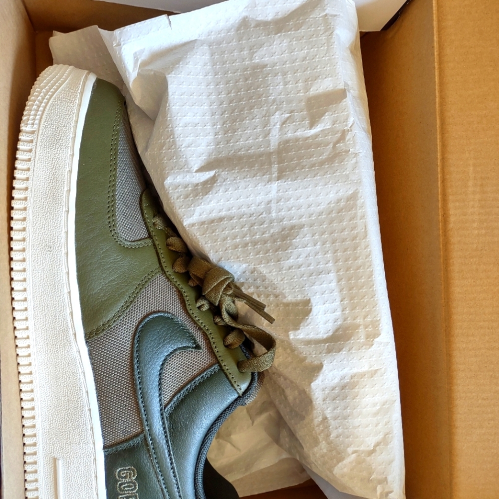Nike men's size 9 air force one gortex